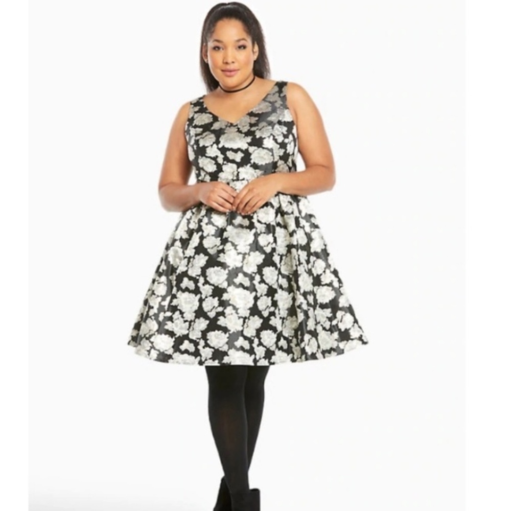 Torrid Metallic Brocade V-Neck Holiday Dress - 18